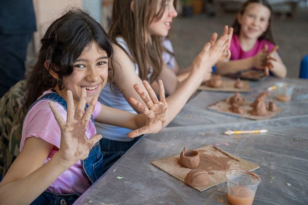 El arte y la expresión de niñas y niños protagonizó la Bienal Infantil y Juvenil