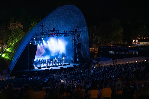 La Magia del Carnaval vistió de fiesta al renovado Teatro de Verano