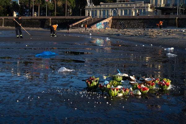 CUARENTA PERSONAS LIMPIARON LAS PLAYAS TRAS CELEBRACIÓN POR IEMANJÁ
