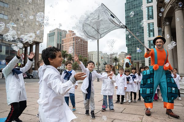 Escolares de todo Montevideo vivieron una divertida tarde en el Solís