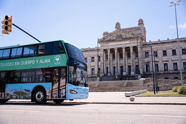 “El bus turístico de Montevideo está a un nivel de primer mundo”