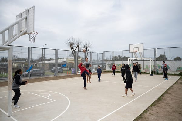Se inauguró una nueva cancha multifuncional en Bella Italia