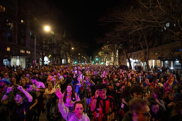 Una multitud pintó Montevideo con los colores de la diversidad